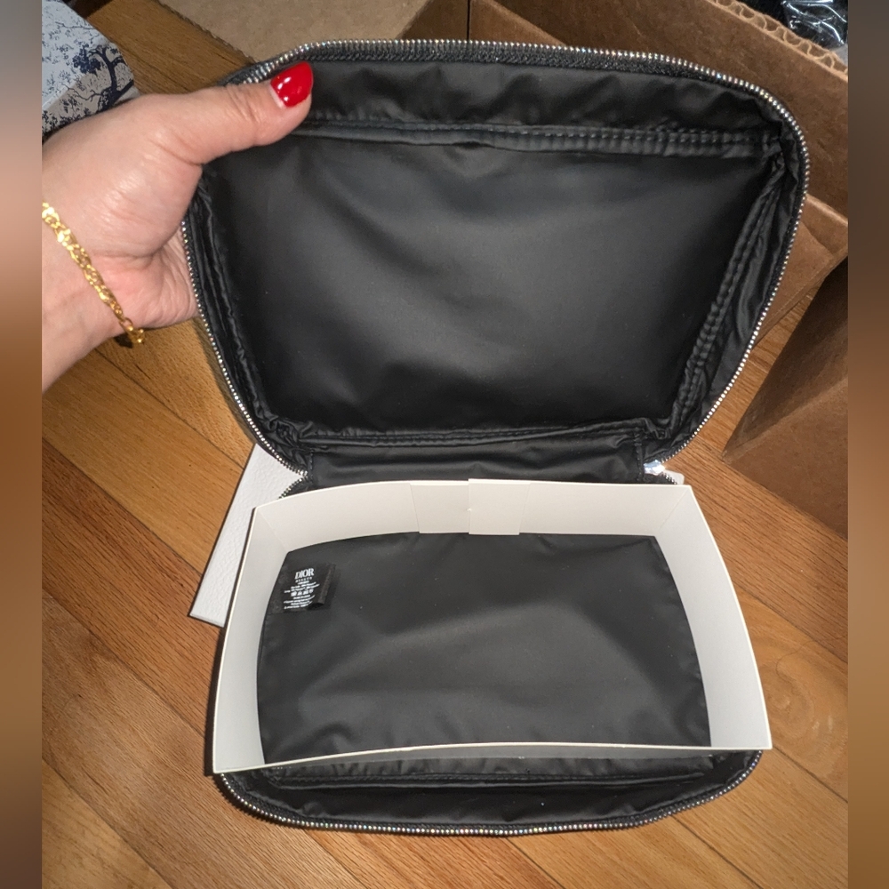 NEW IN BOX DIOR BACKSTAGE BRUSH SET & COSMETIC CASE - Picture 8 of 9